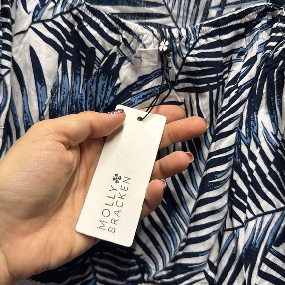 🚩 Molly Bracken Blue and White Sleeveless top size XL NWT - Picture 4 of 6